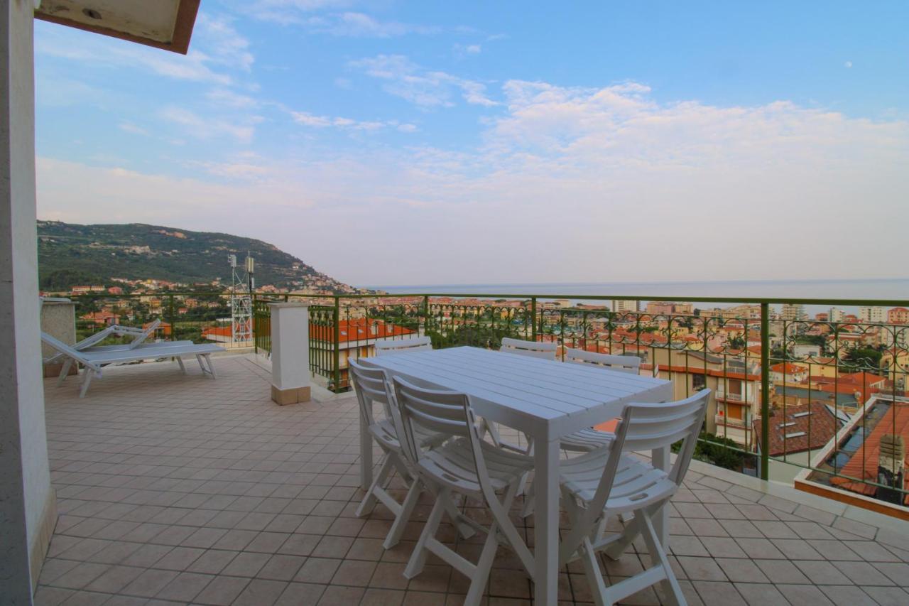 La Terrazza - By Ligooria Apartamento Pietra Ligure Exterior foto